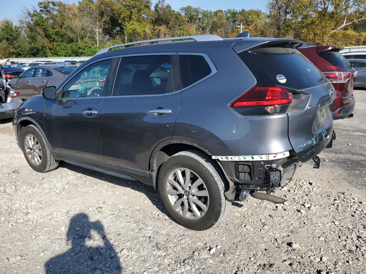 2017 Nissan Rogue - Image 2