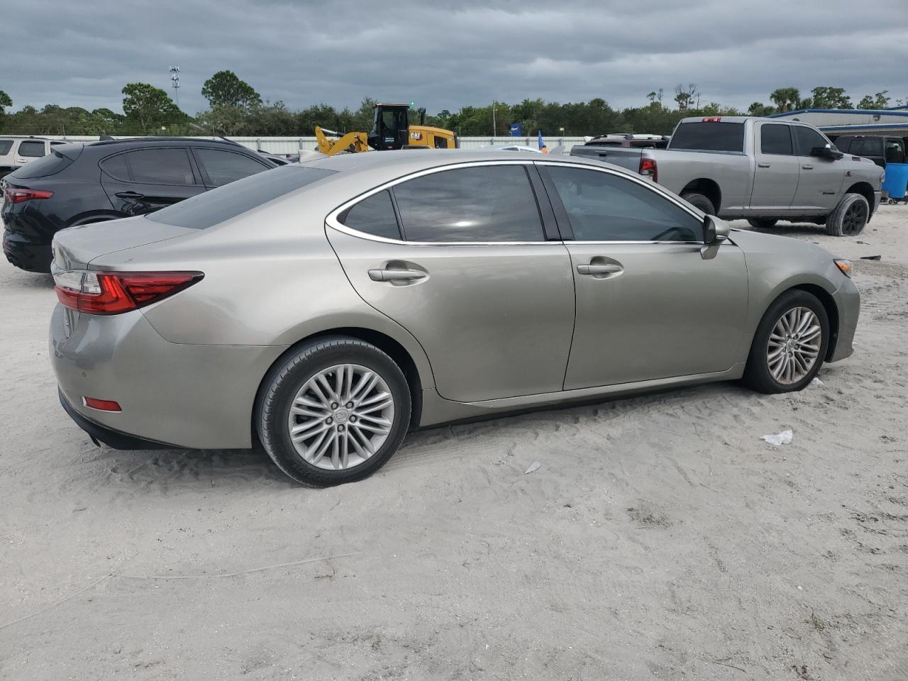 2017 Lexus ES - Image 3