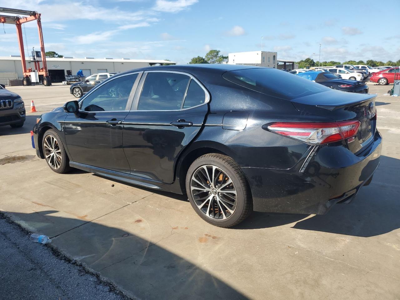 4T1B11HK3JU564684 2018 TOYOTA CAMRY - Image 2