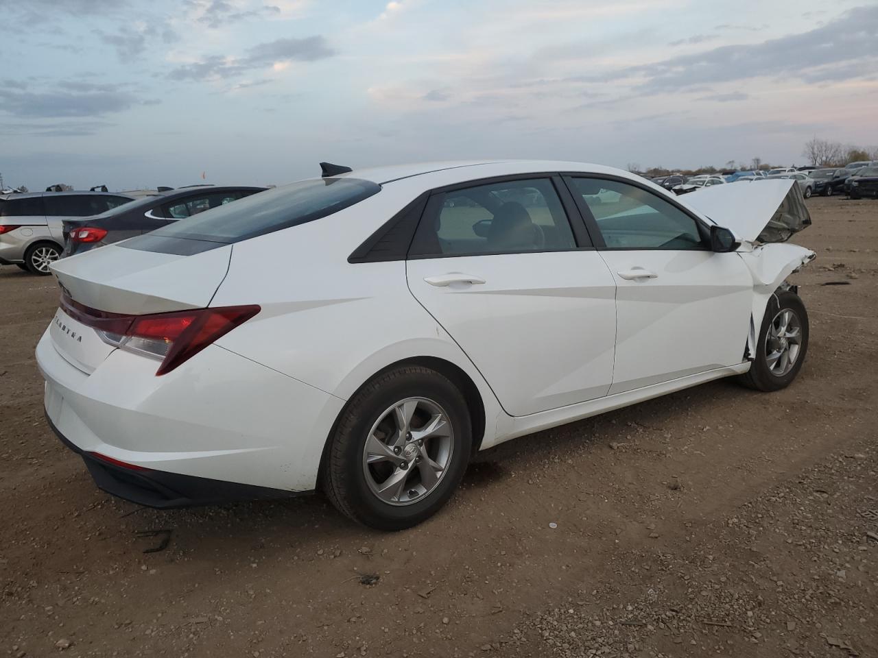 2021 Hyundai Elantra - Image 3