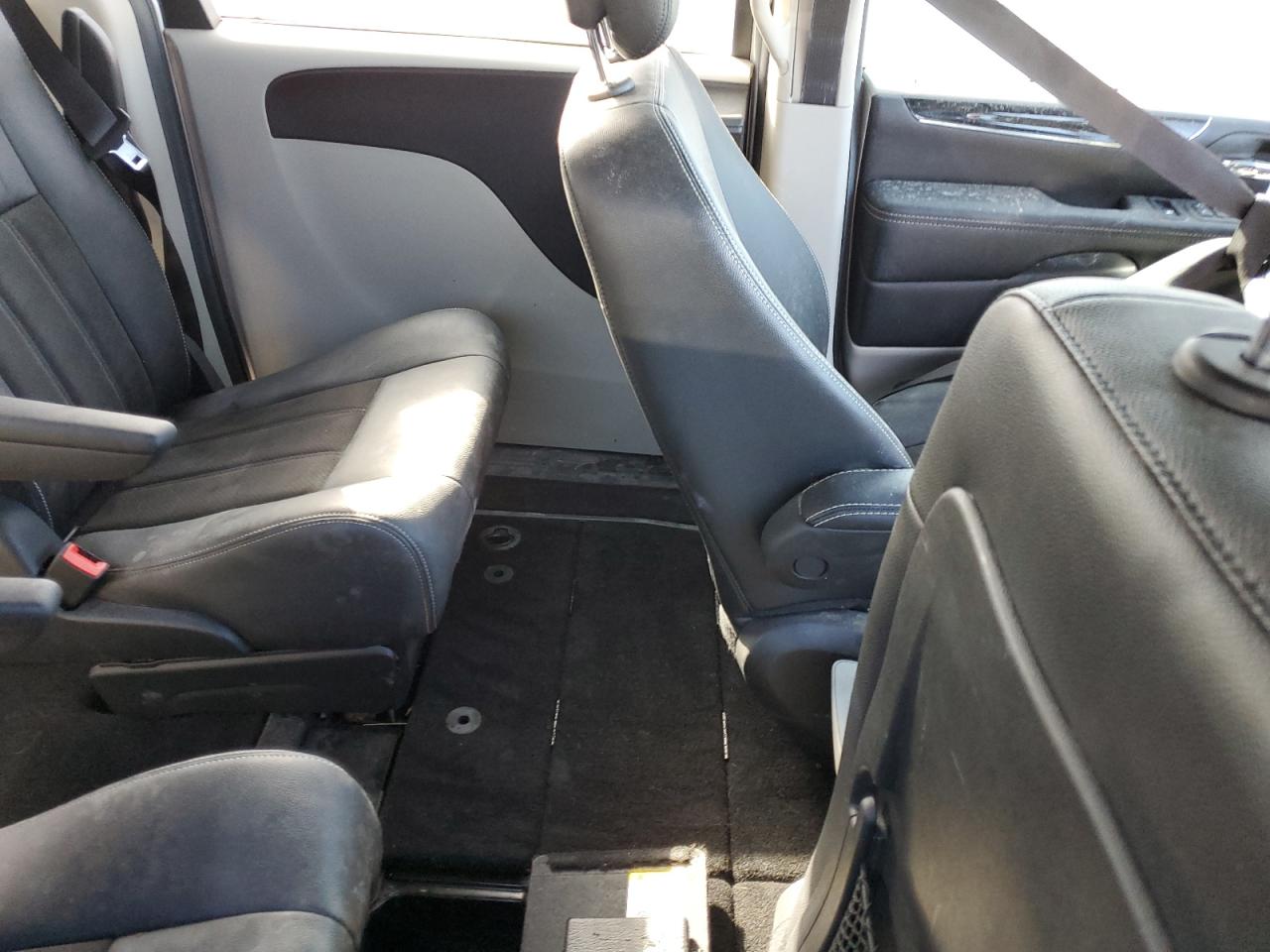 2019 Dodge Caravan - Image 11