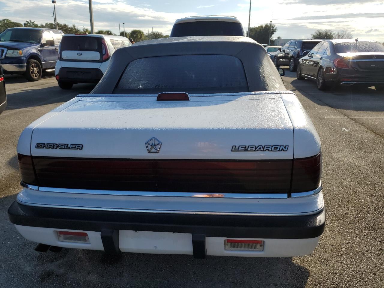 1990 Chrysler Lebaron VIN: 1C3XJ4533LG472070 Lot: 74314104