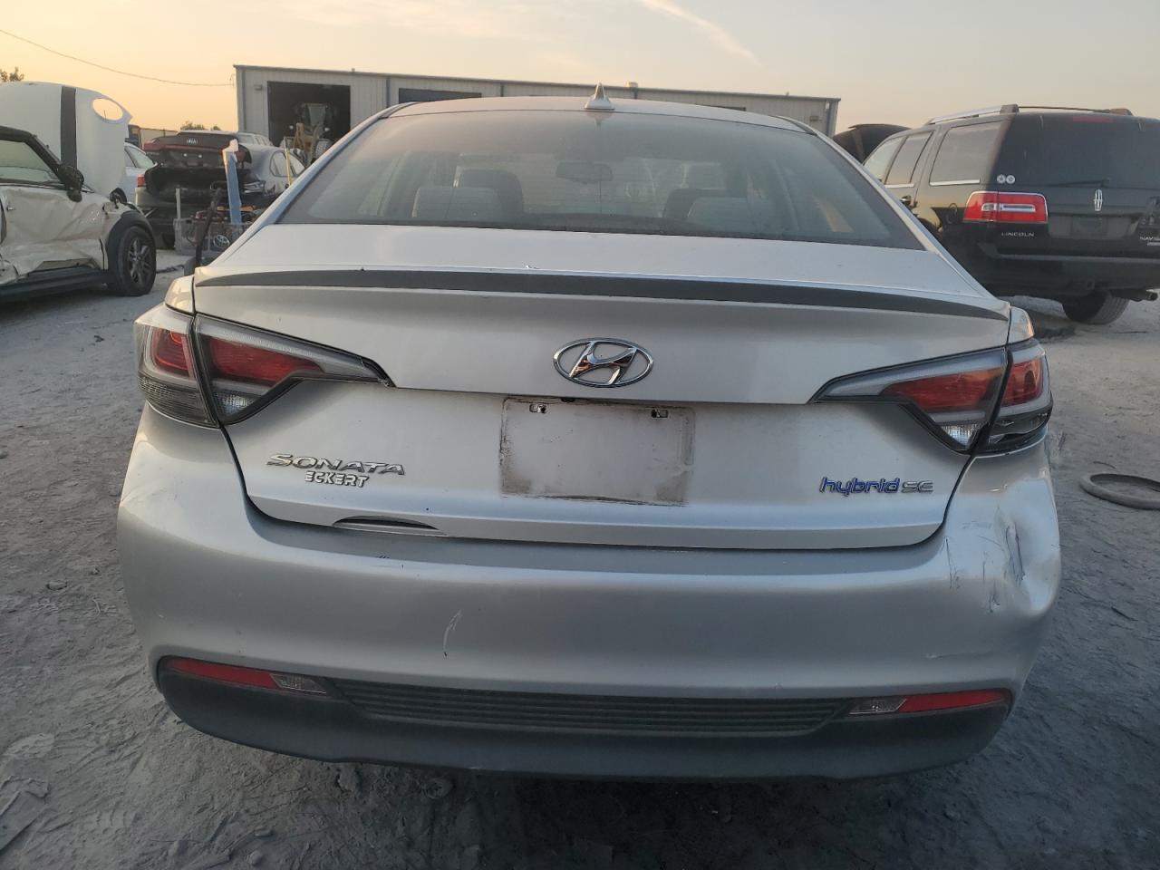 2017 Hyundai Sonata Hybrid VIN: KMHE24L14HA048064 Lot: 76814594