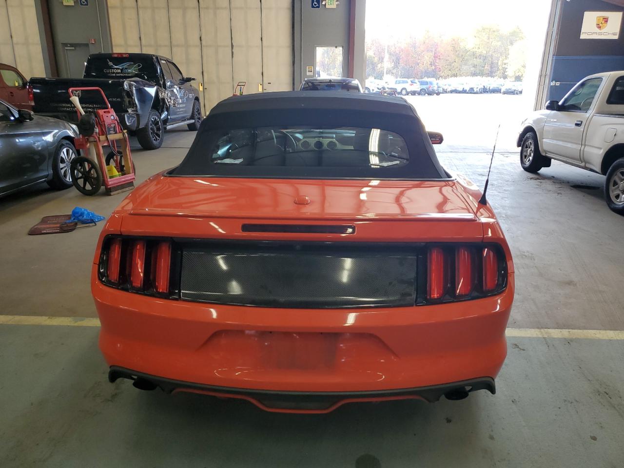 2015 Ford Mustang VIN: 1FATP8UHXF5377198 Lot: 77274864