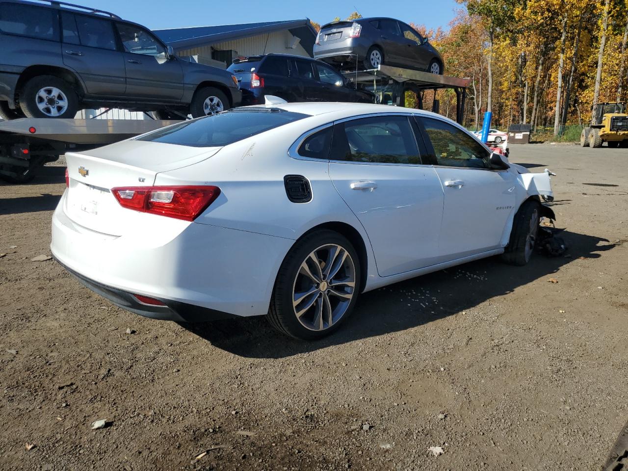 2023 Chevrolet Malibu - Image 3