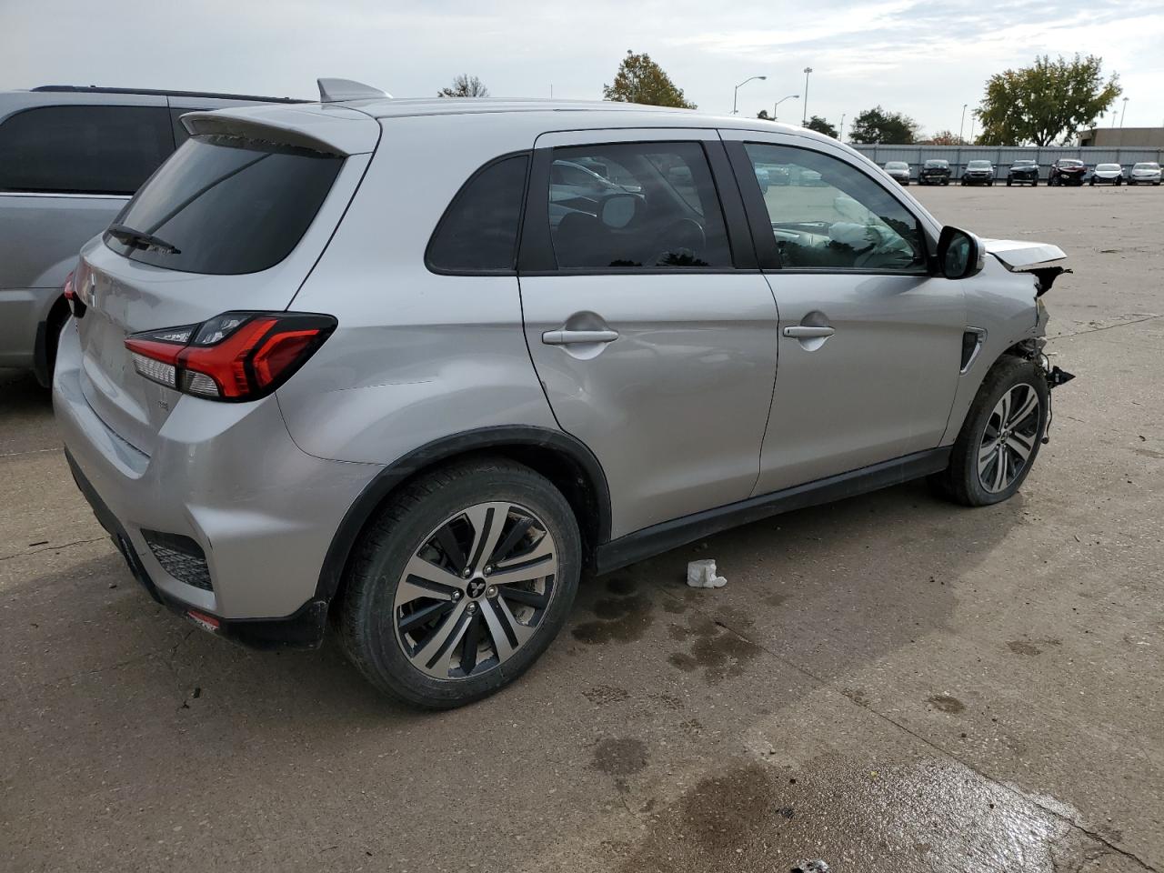 2021 Mitsubishi Outlander - Image 3
