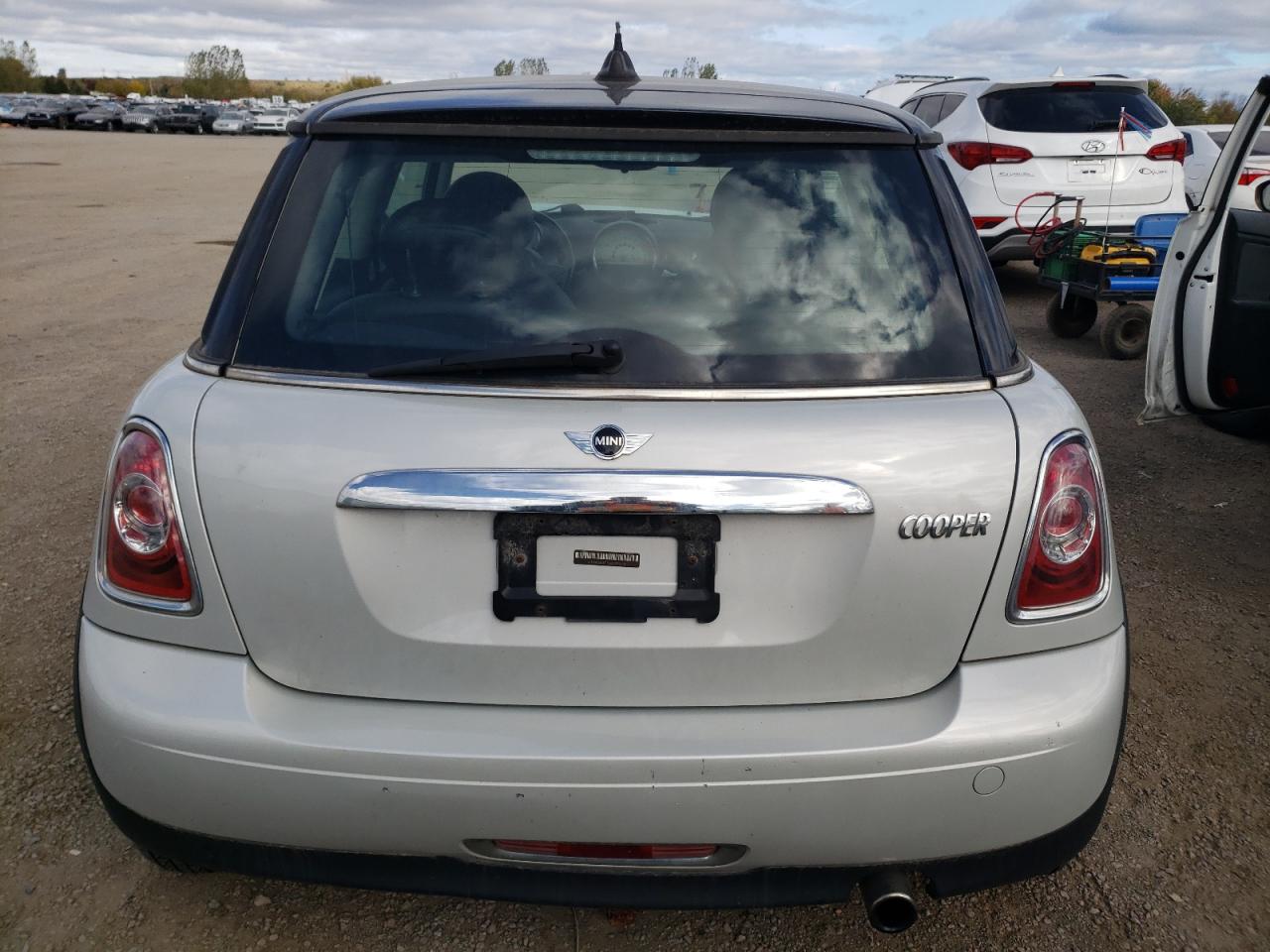 2011 Mini Cooper VIN: WMWSU3C56BT252470 Lot: 76091924