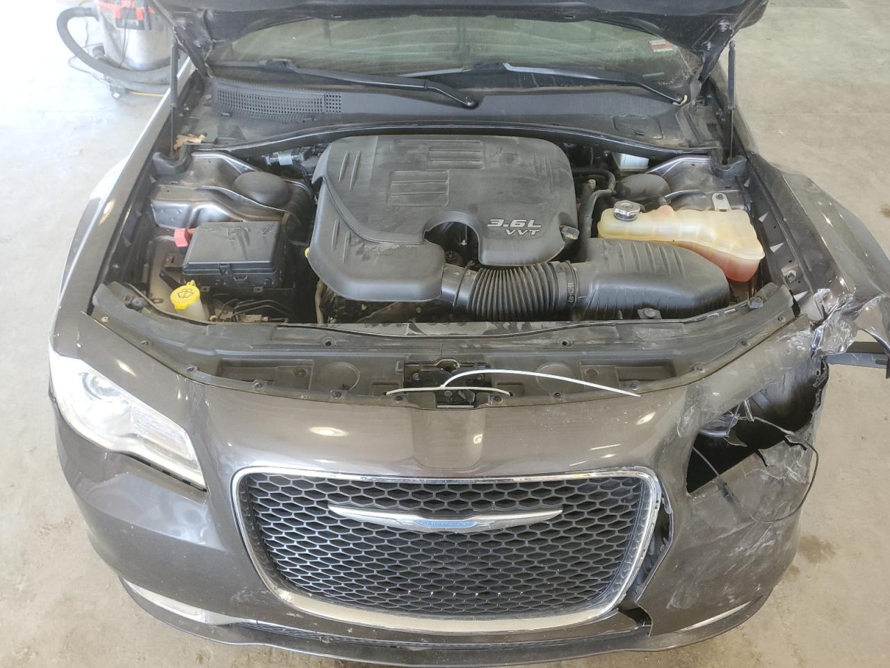 2C3CCAAG6JH285942 2018 Chrysler 300 Touring