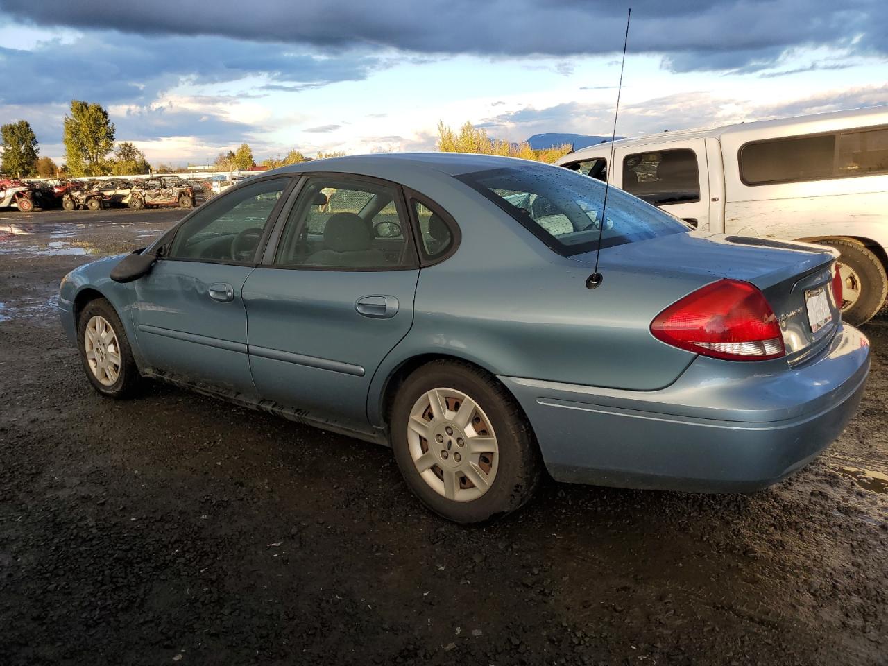 2005 Ford Taurus - Image 2