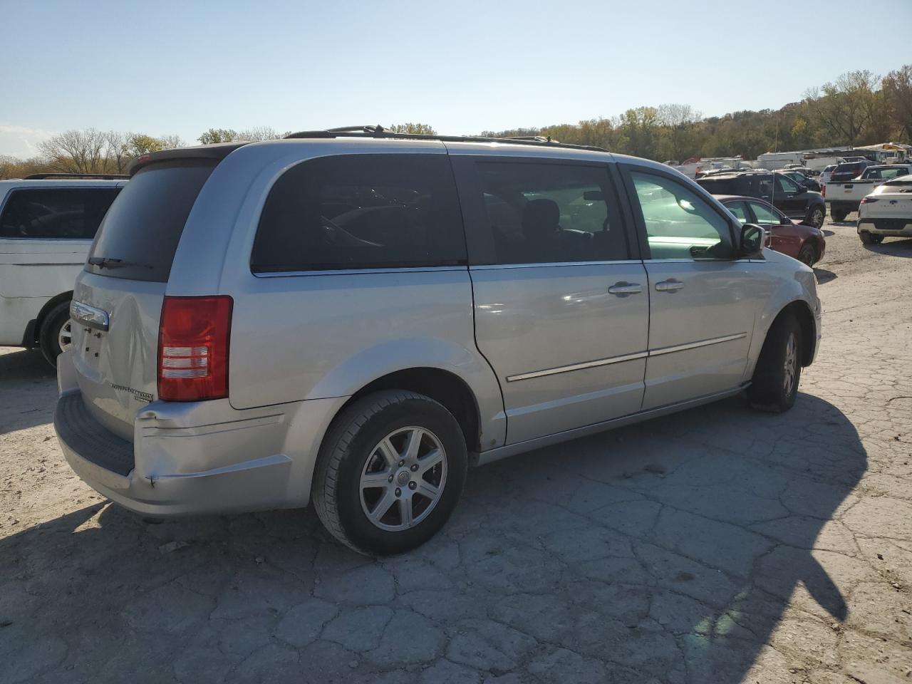 2010 Chrysler Town & Country - Image 3