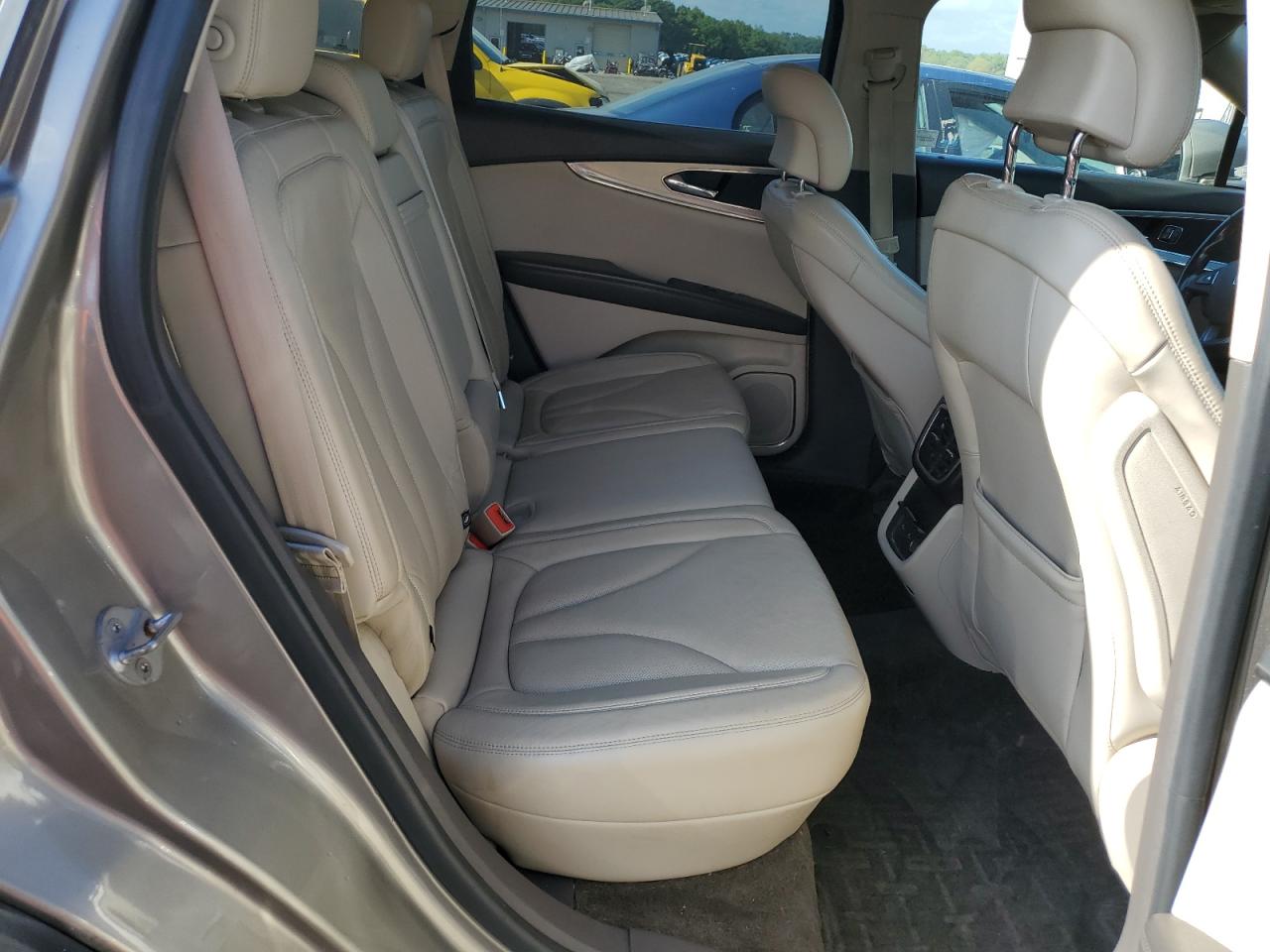 2016 Lincoln MKX - Image 11