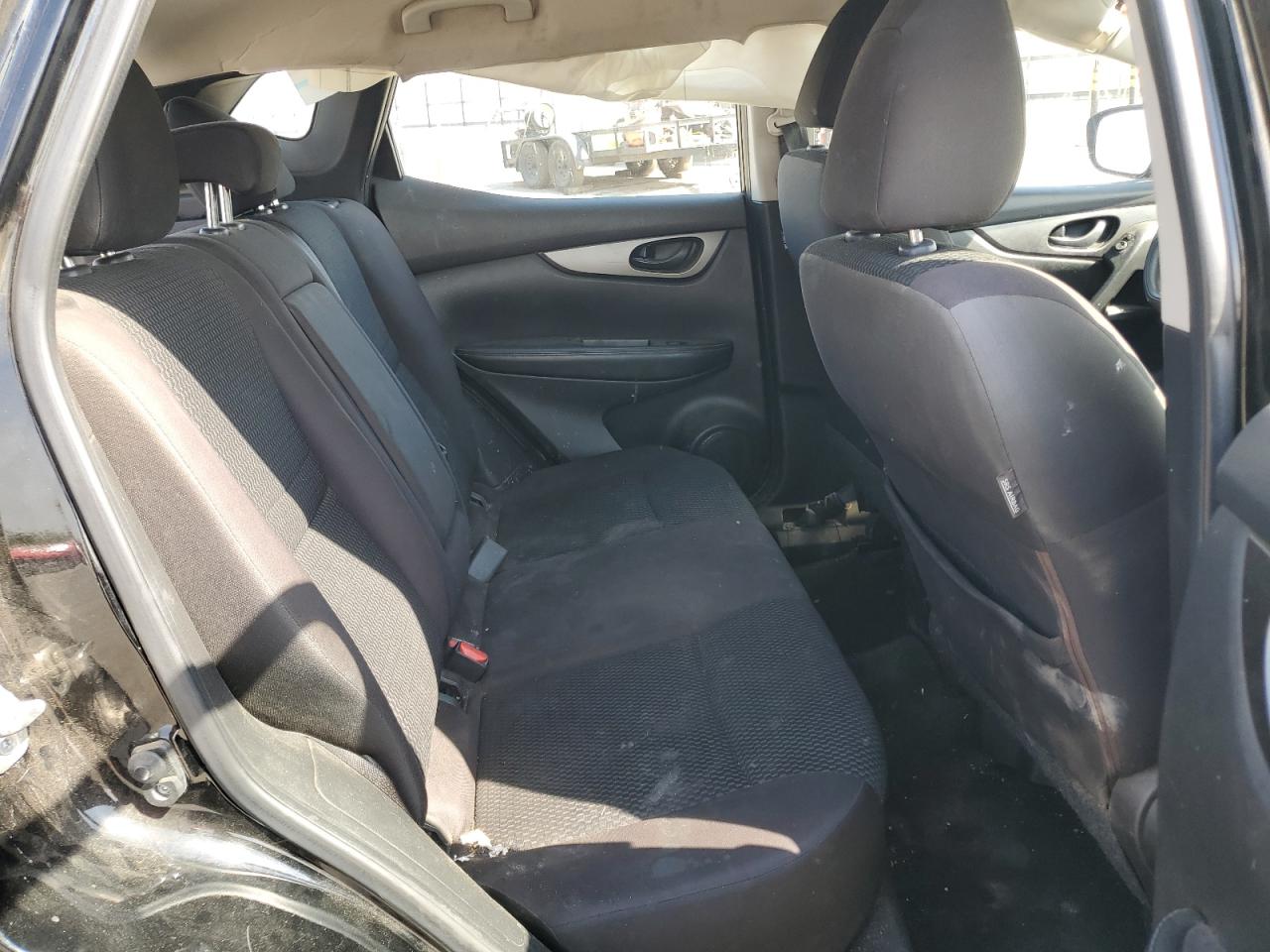 2018 Nissan Rogue - Image 11