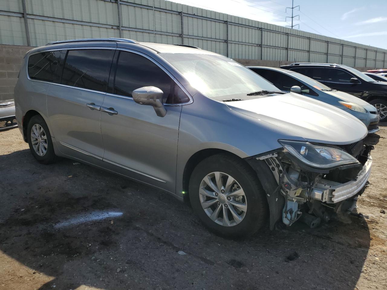 2018 Chrysler Pacifica - Image 4
