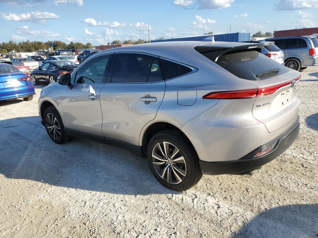 2021 Toyota Venza - Image 2