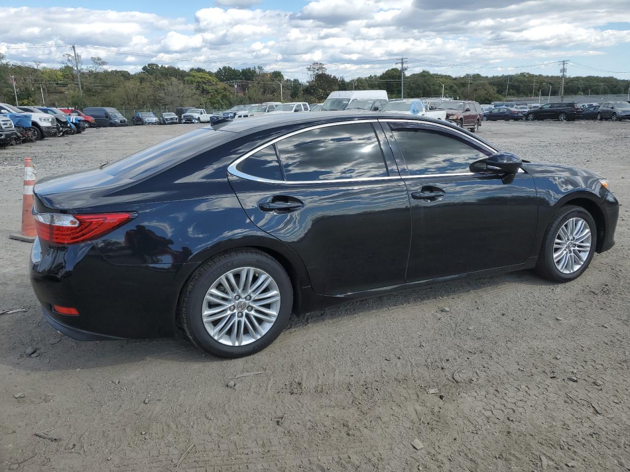 VIN JTHBK1GG7F2154728 2015 LEXUS ES350 no.3