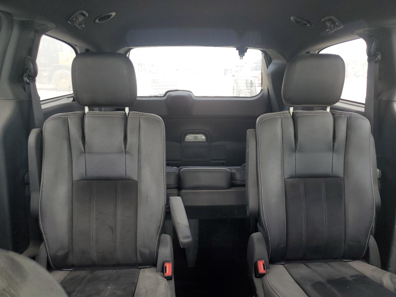 2015 Dodge Caravan - Image 10