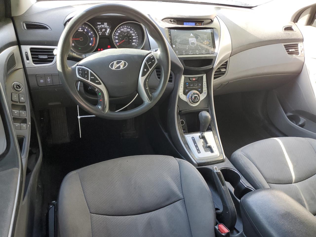 2012 Hyundai Elantra - Image 8