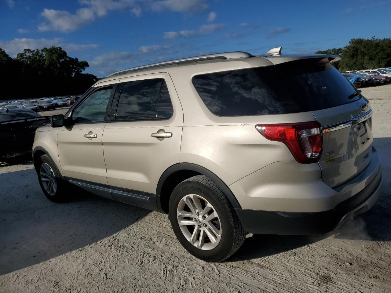 2017 Ford Explorer - Image 2