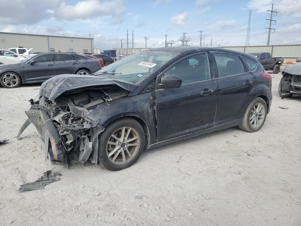 VIN 1FADP3K27JL330723 2018 FORD FOCUS no.1