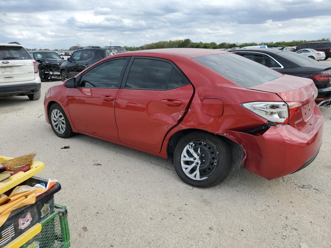 VIN 5YFBURHE4JP846656 2018 TOYOTA COROLLA no.2