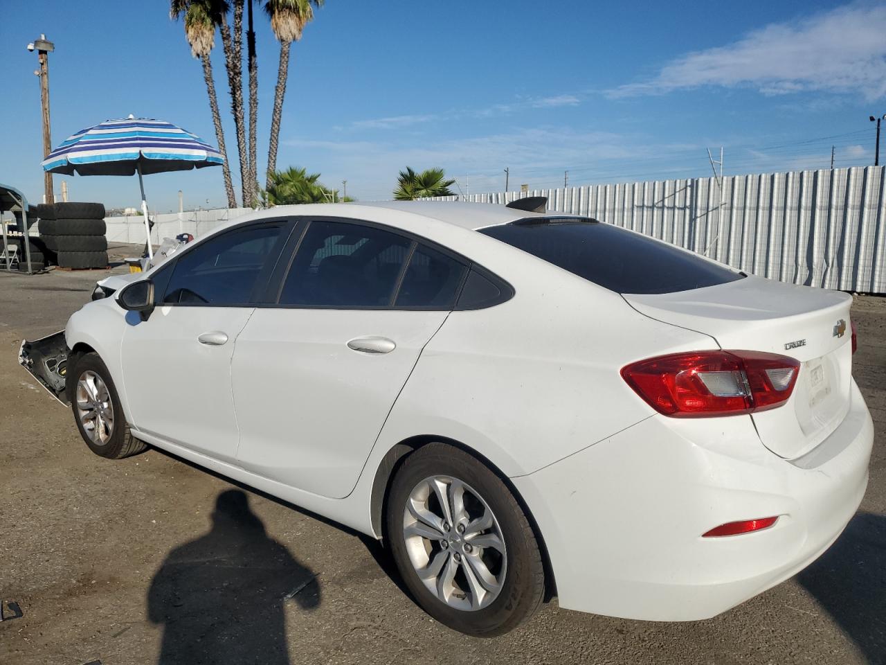 2019 Chevrolet Cruze - Image 2