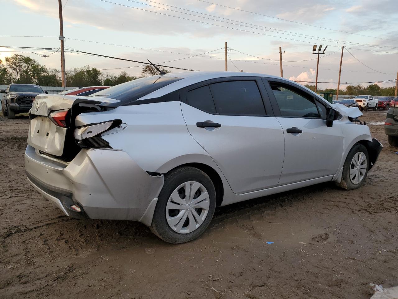 2021 Nissan Versa - Image 3