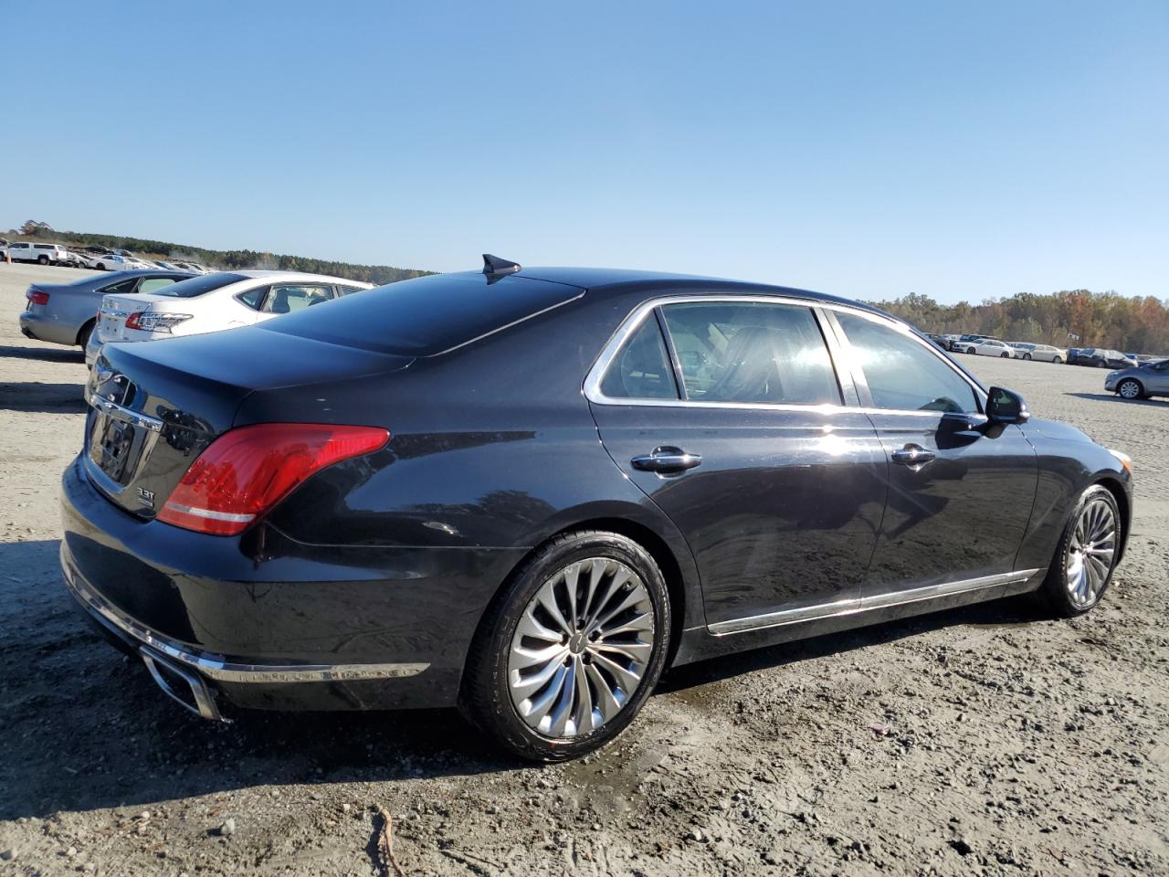 2018 Genesis G90 - Image 3