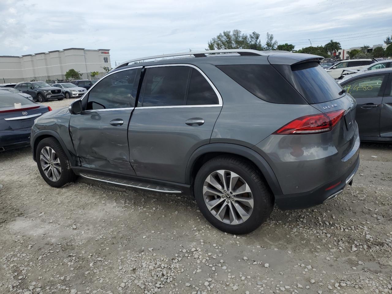 2022 Mercedes-Benz GLE - Image 2