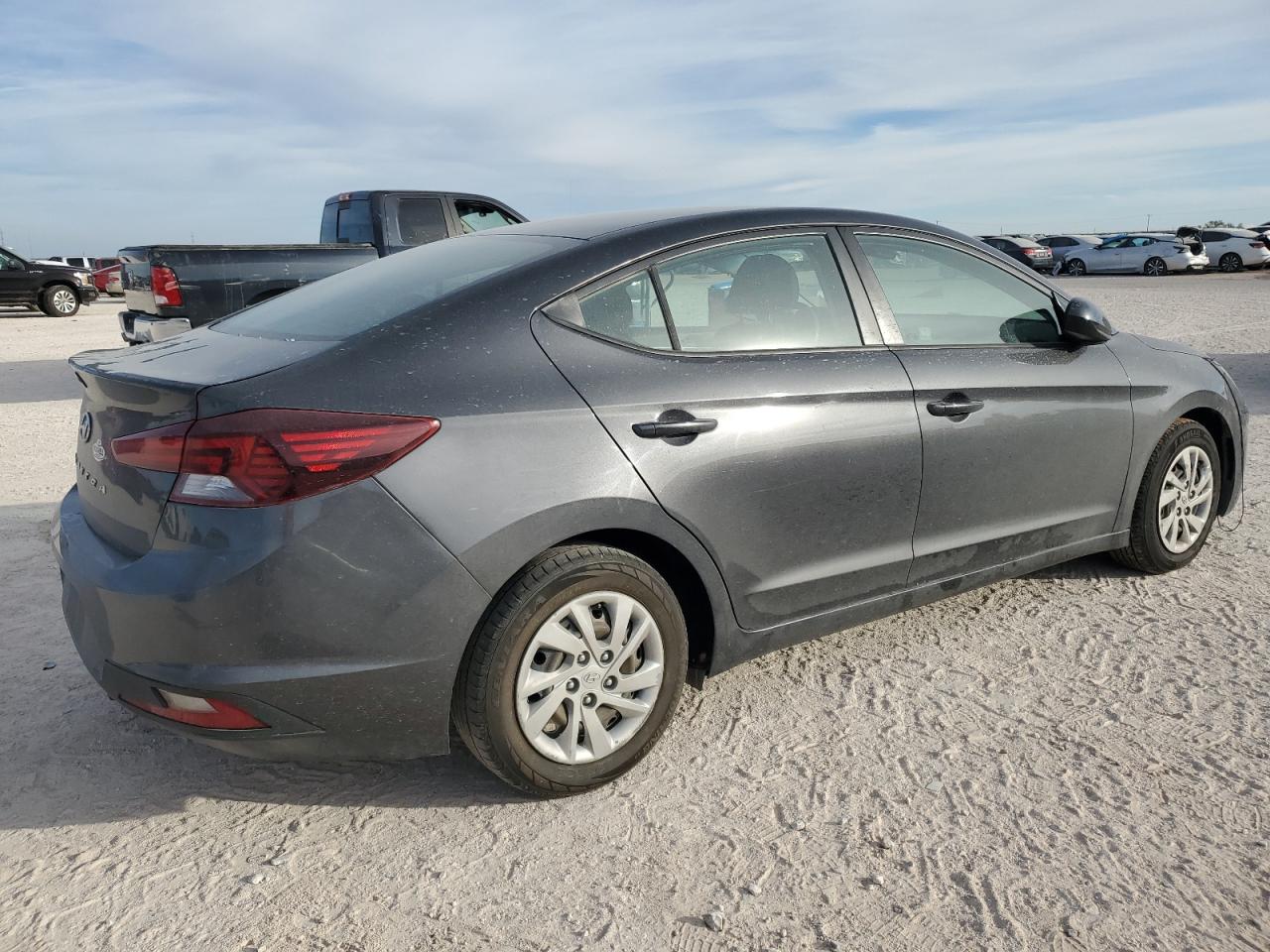 2020 Hyundai Elantra - Image 3