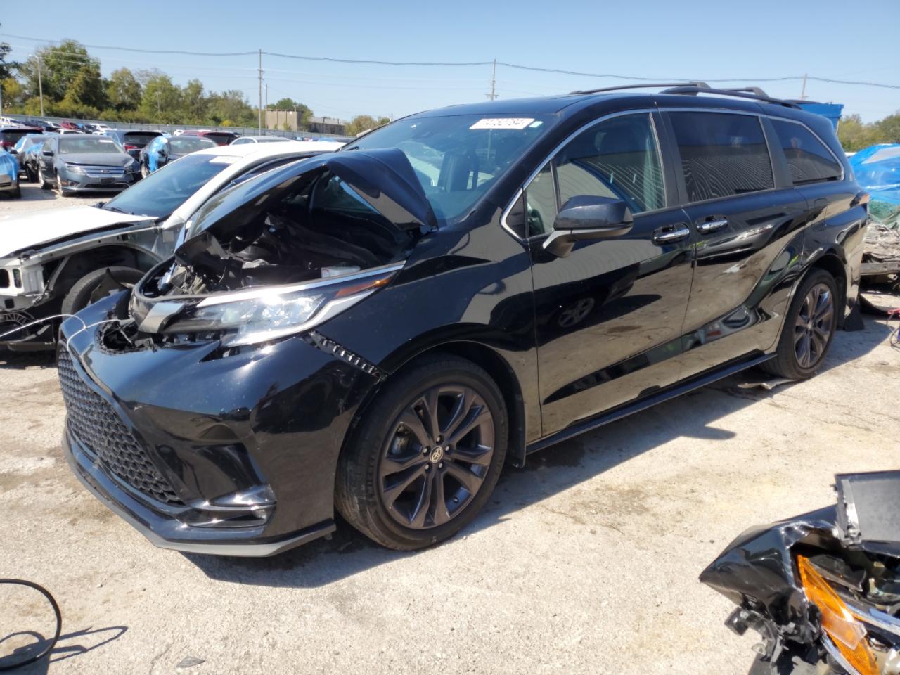 2022 Toyota Sienna - Image 1