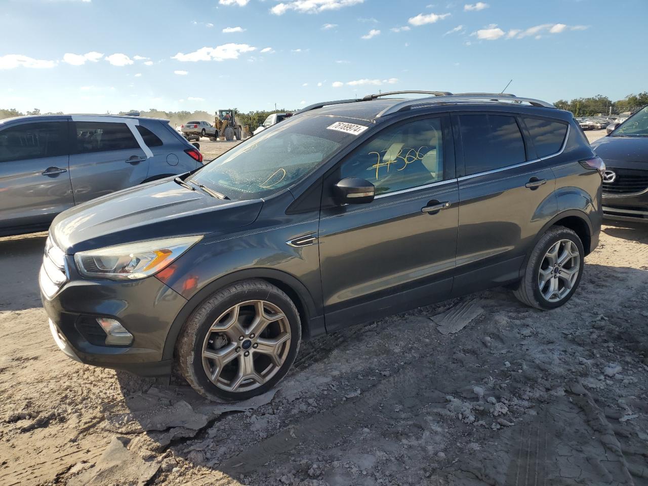 VIN 1FMCU0JD5HUB12862 2017 FORD ESCAPE no.1