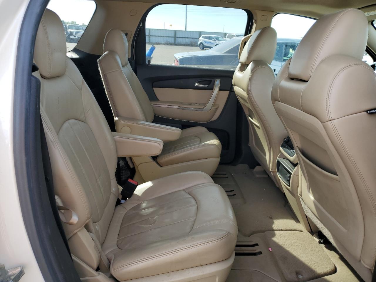 2010 GMC Acadia - Image 11