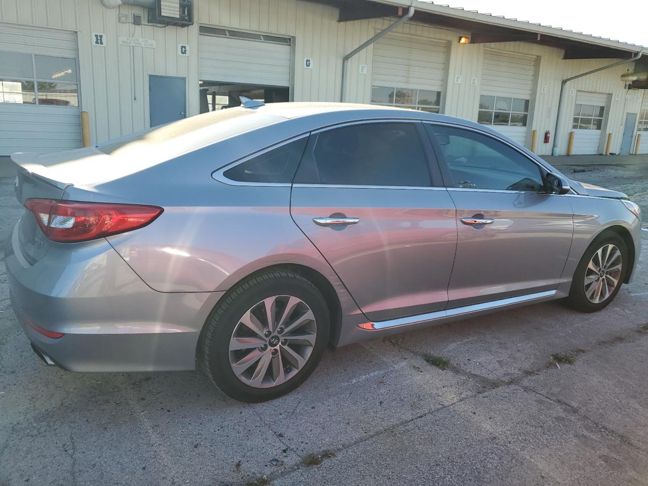2015 Hyundai Sonata - Image 3