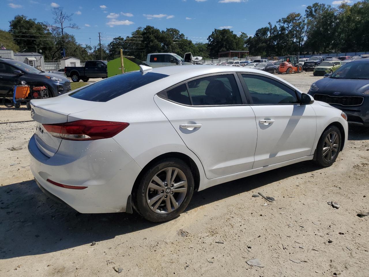 2018 Hyundai Elantra - Image 3