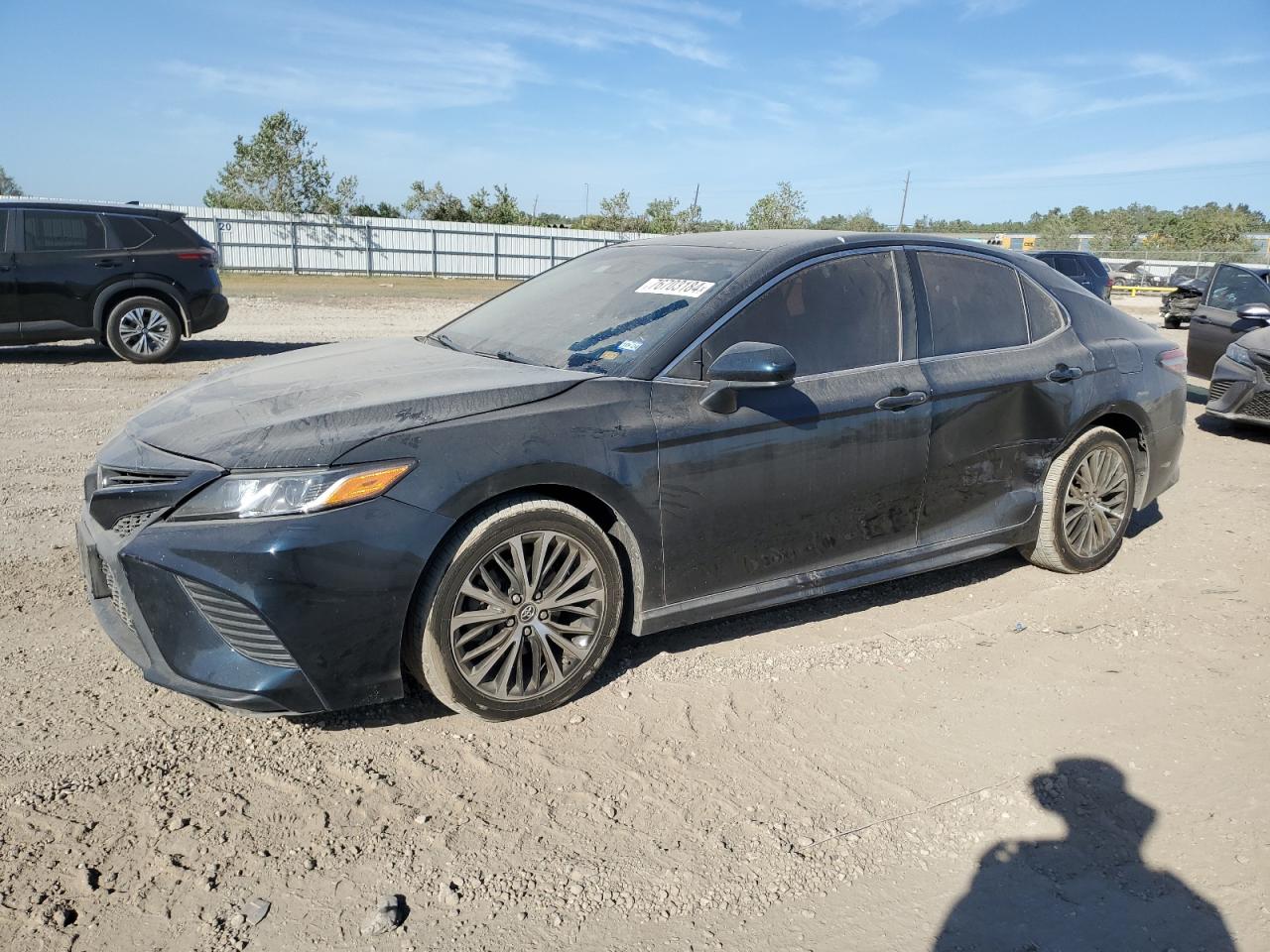 VIN 4T1B11HK8JU555608 2018 TOYOTA CAMRY no.1