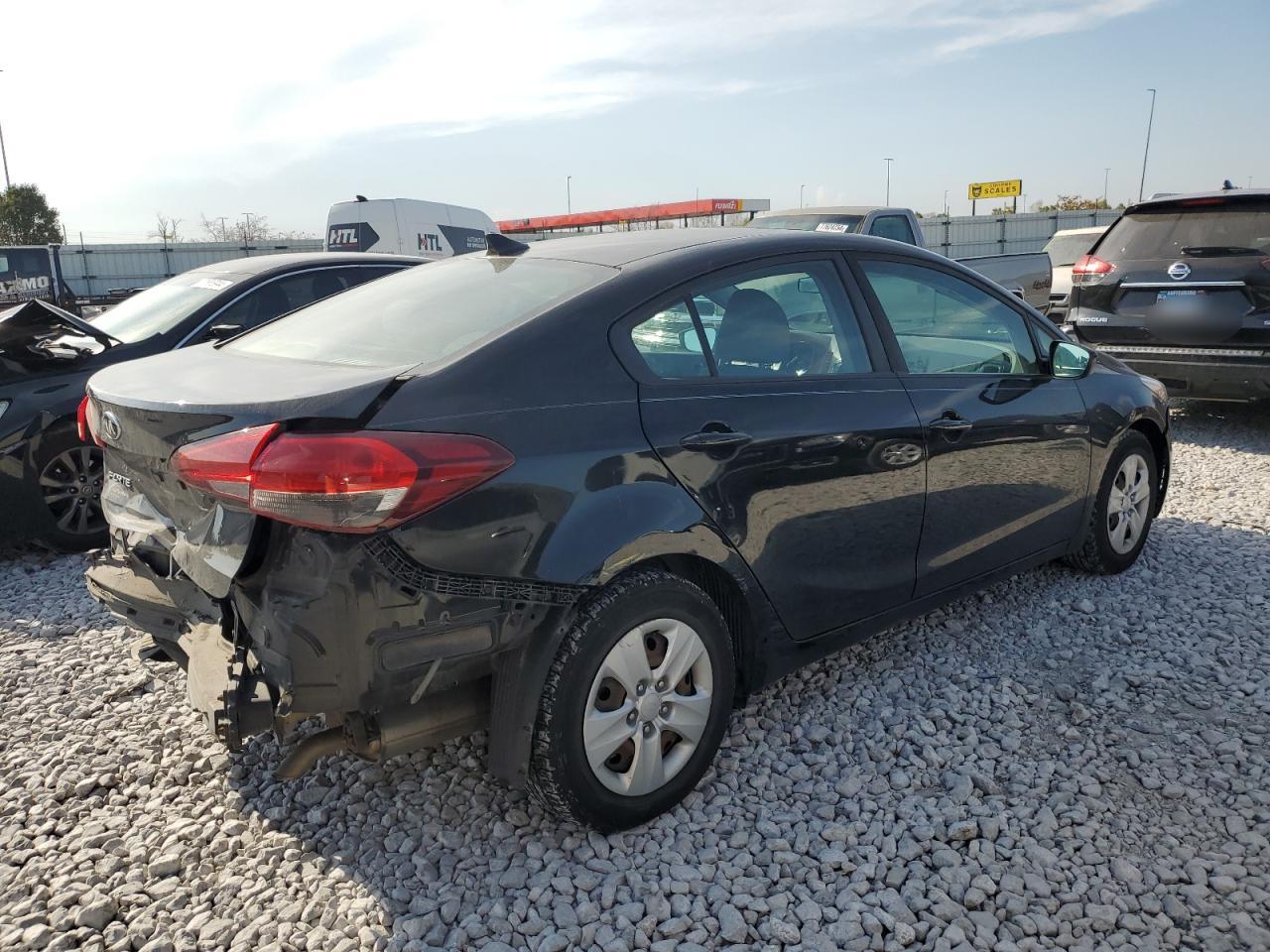 2017 Kia Forte - Image 3
