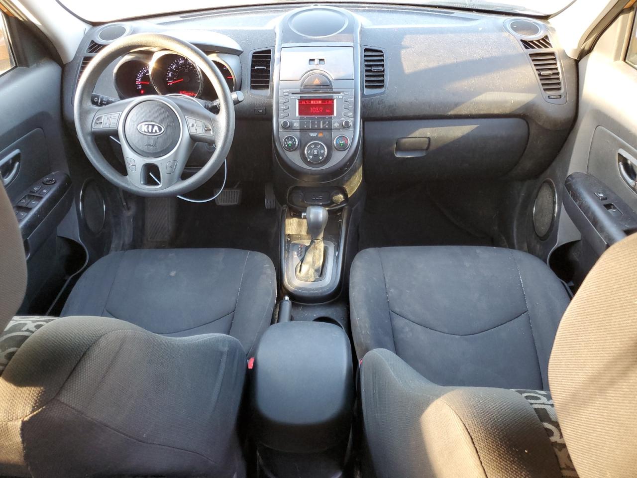 KNDJT2A24B7198437 2011 Kia Soul +