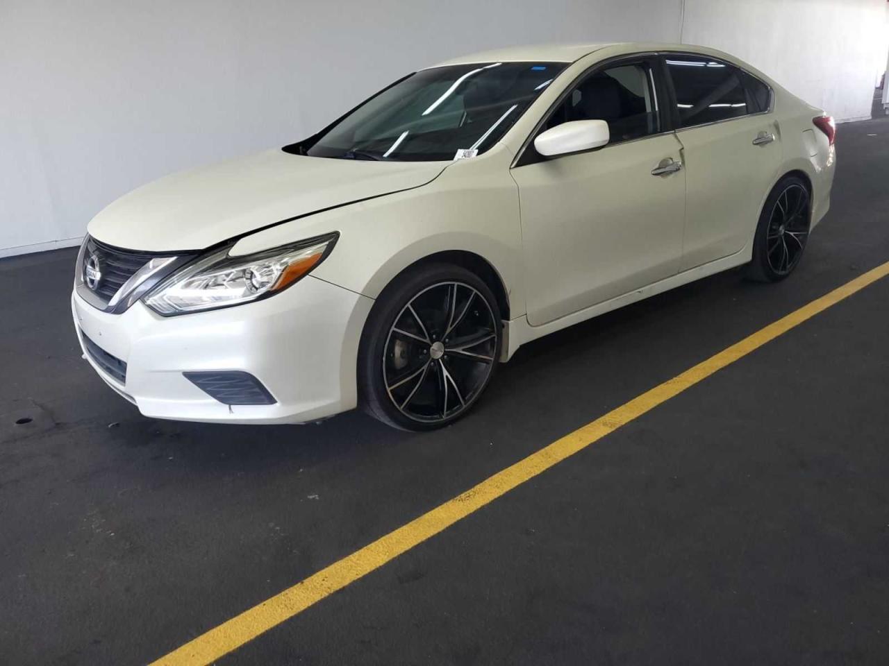 2016 Nissan Altima - Image 1