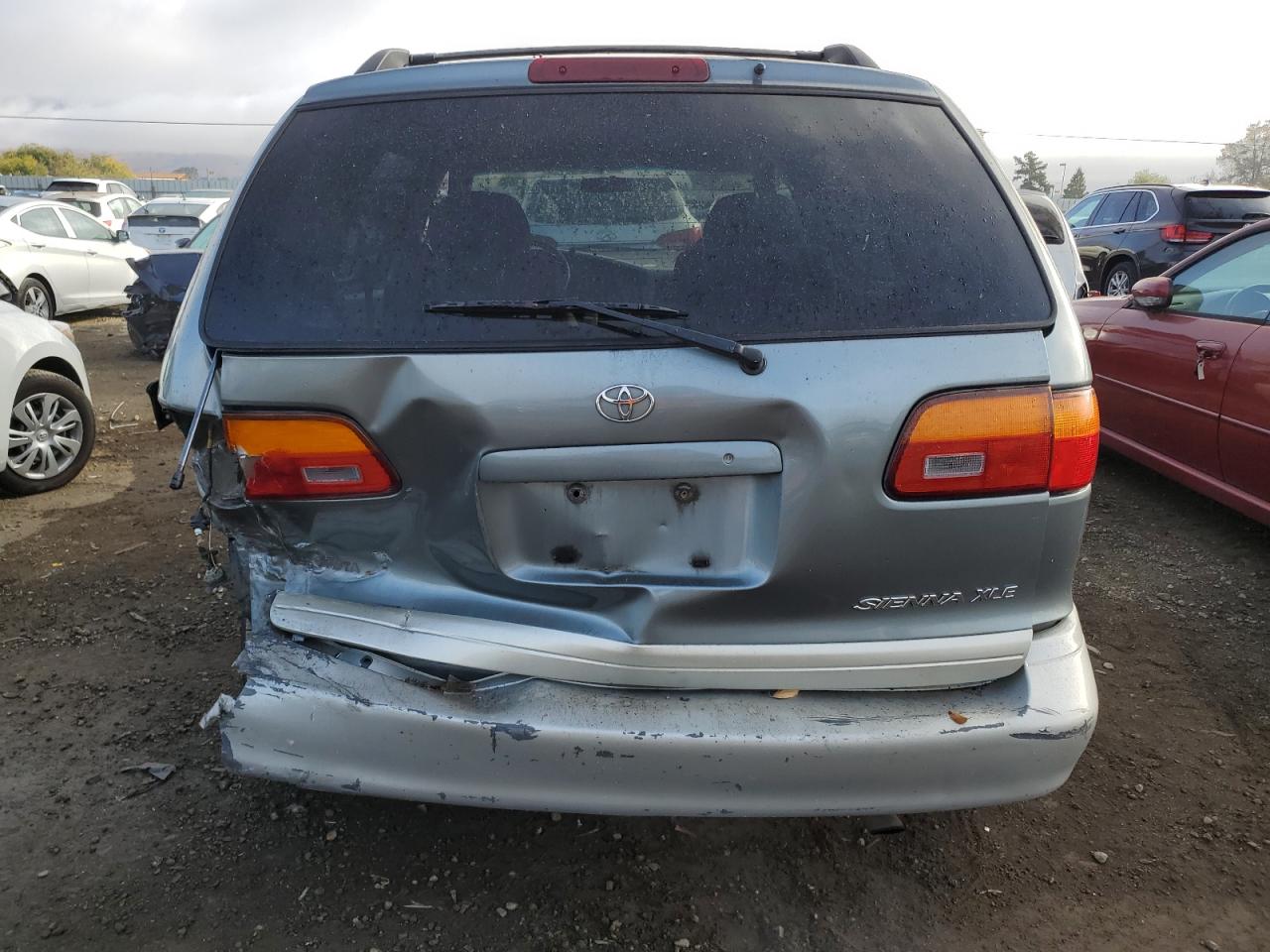 2000 Toyota Sienna Le VIN: 4T3ZF13C4YU209928 Lot: 78900624