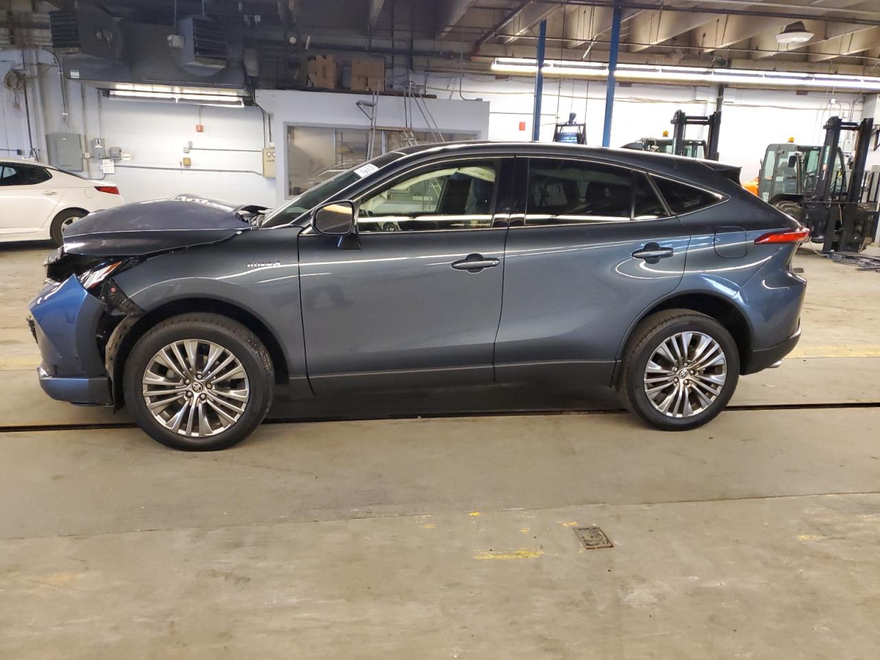 2021 Toyota Venza - Image 2