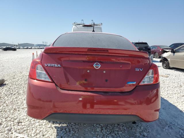 Седани NISSAN VERSA 2015 Червоний