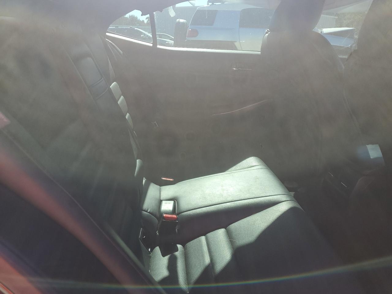 2015 Lexus IS - Image 10