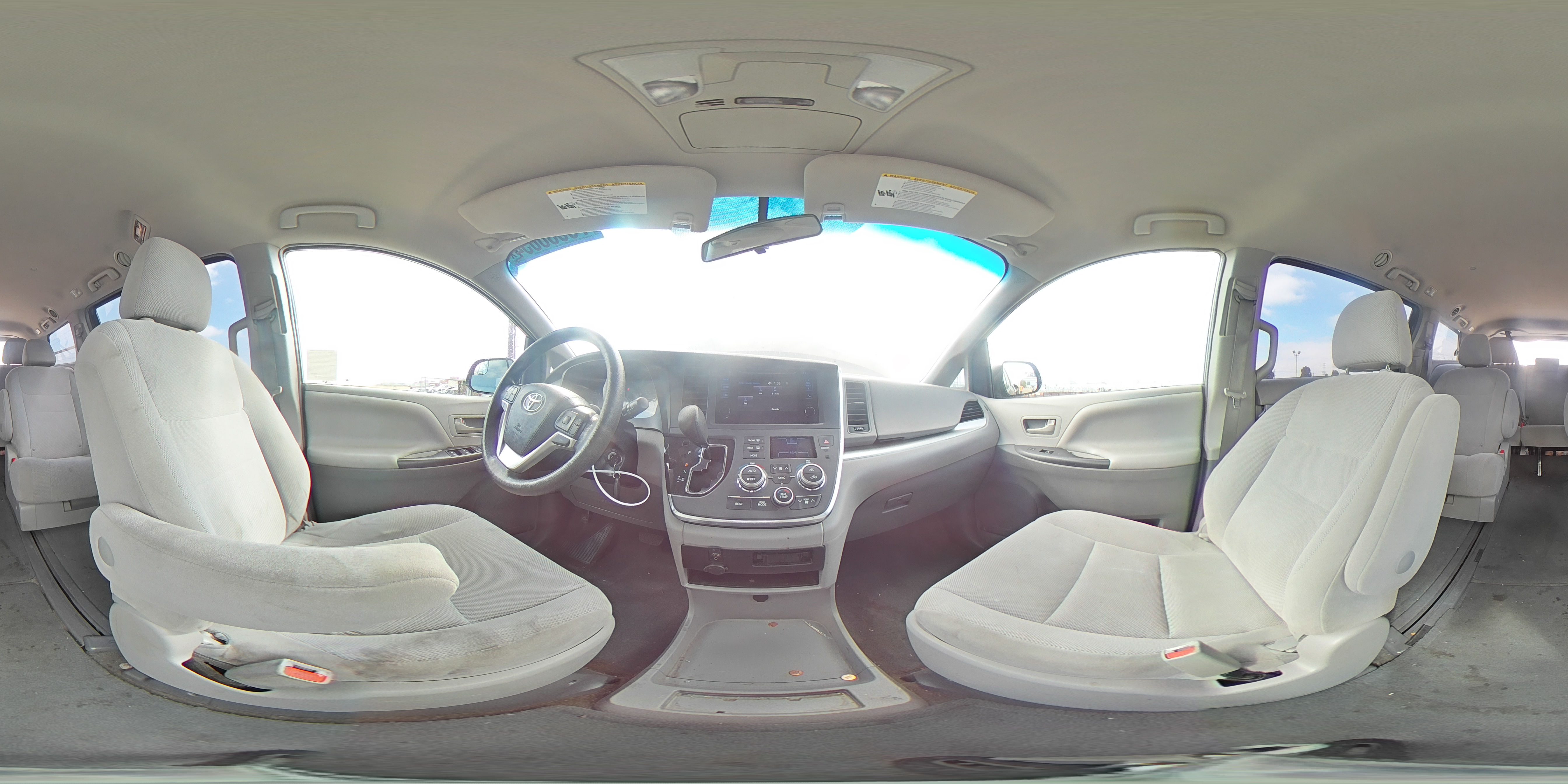 2016 Toyota Sienna - Image 14