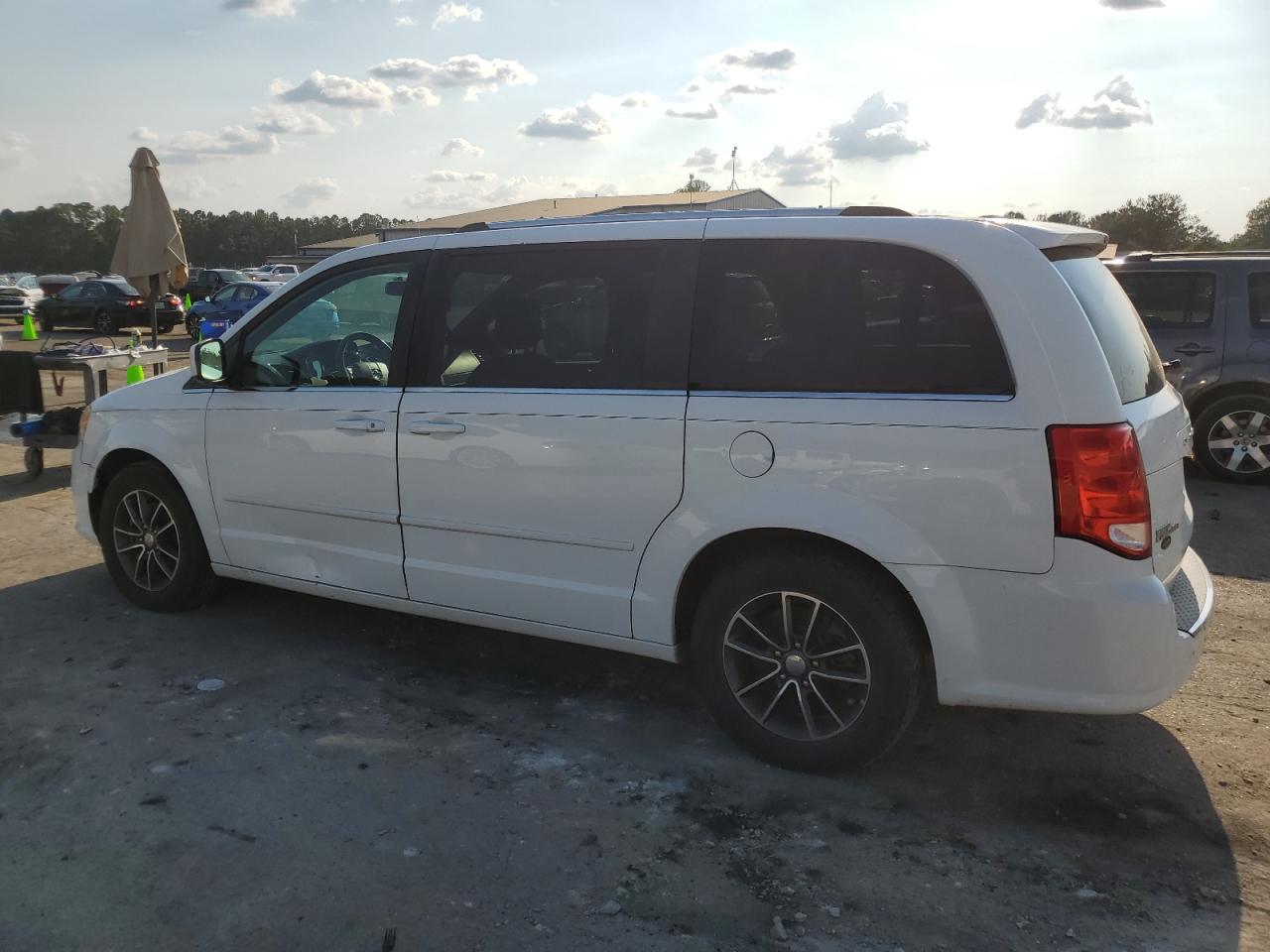 VIN 2C4RDGCG3HR814285 2017 DODGE CARAVAN no.2