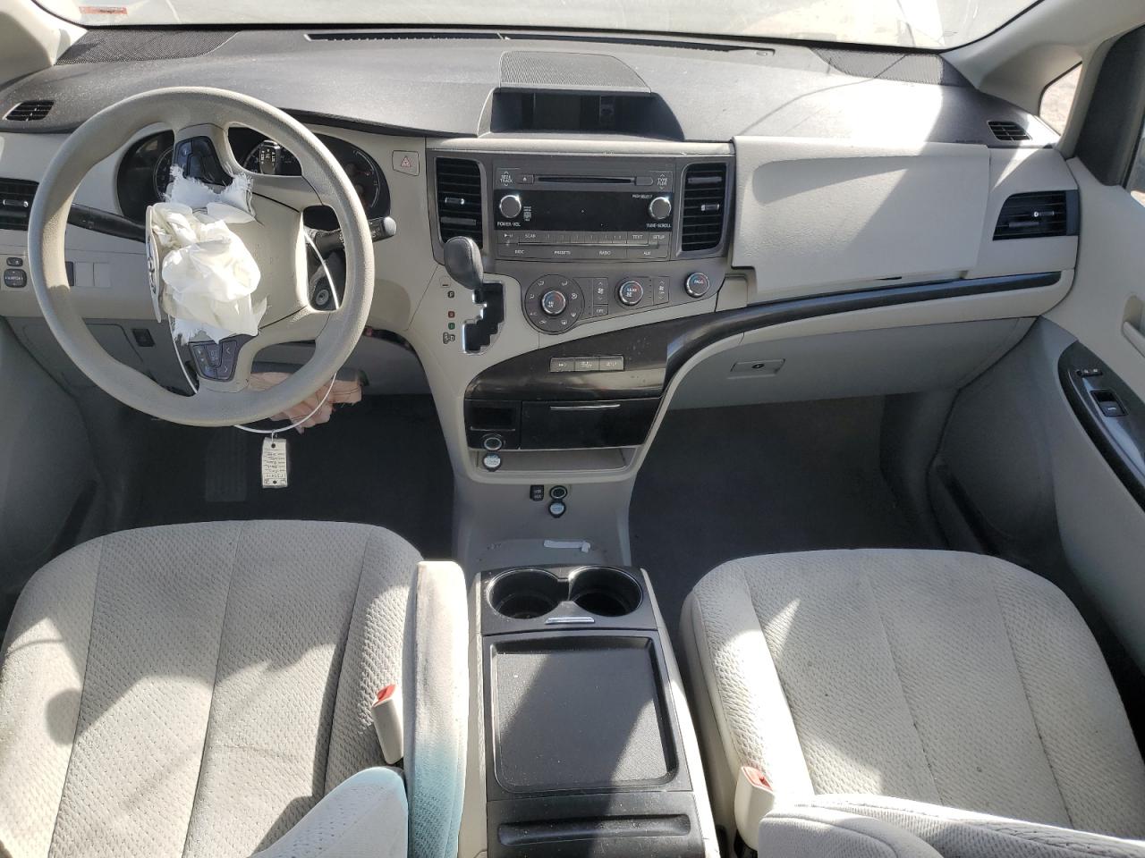 2011 Toyota Sienna - Image 8