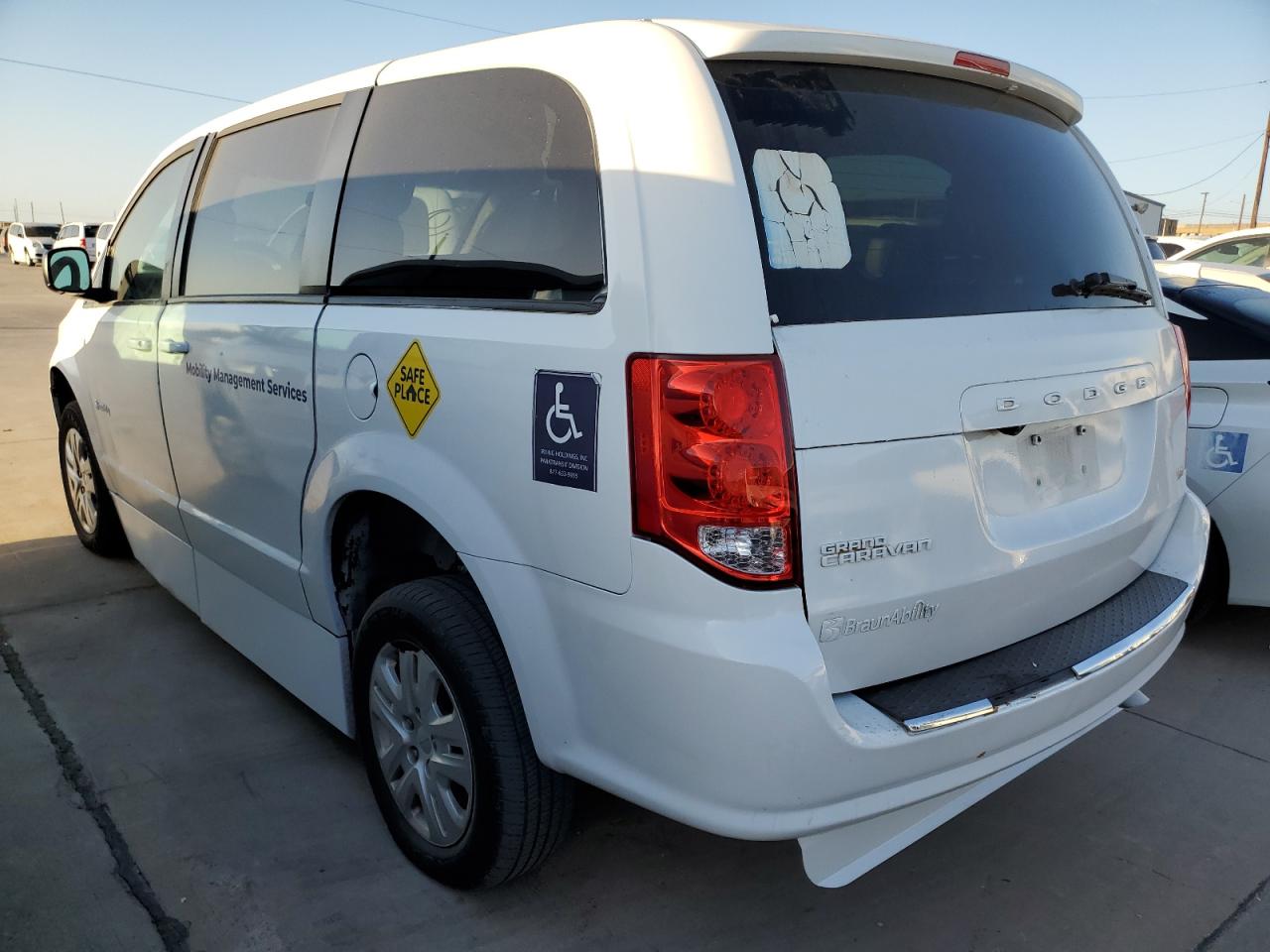2017 Dodge Caravan - Image 2