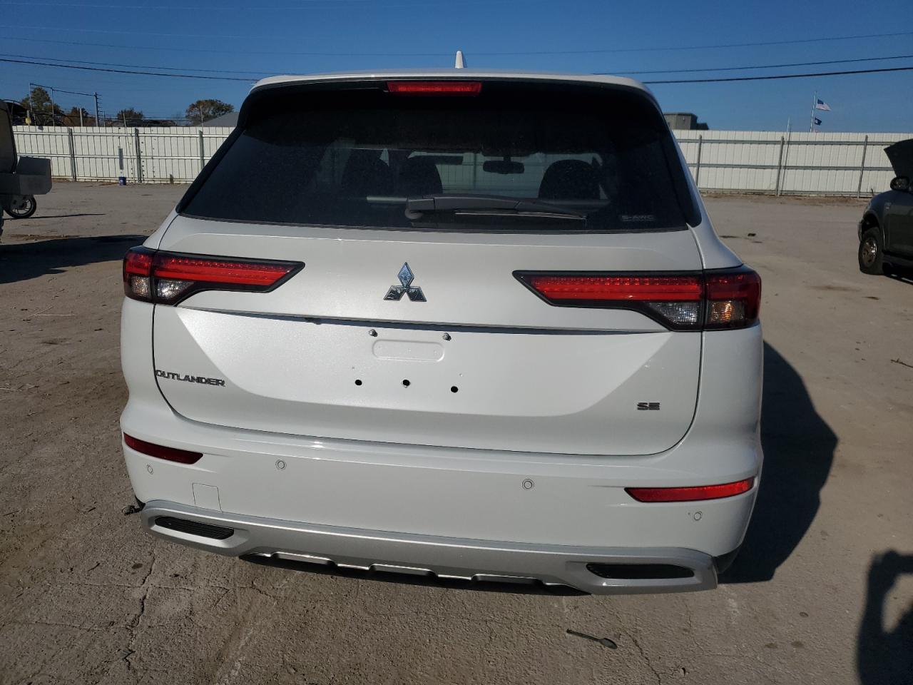 2024 Mitsubishi Outlander - Image 6