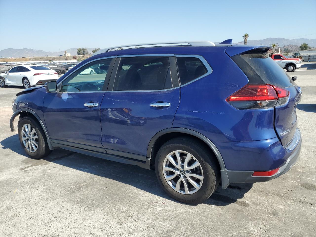 2017 Nissan Rogue - Image 2
