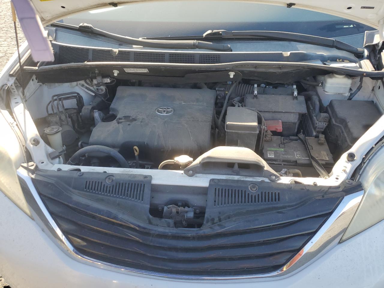 2014 Toyota Sienna - Image 12
