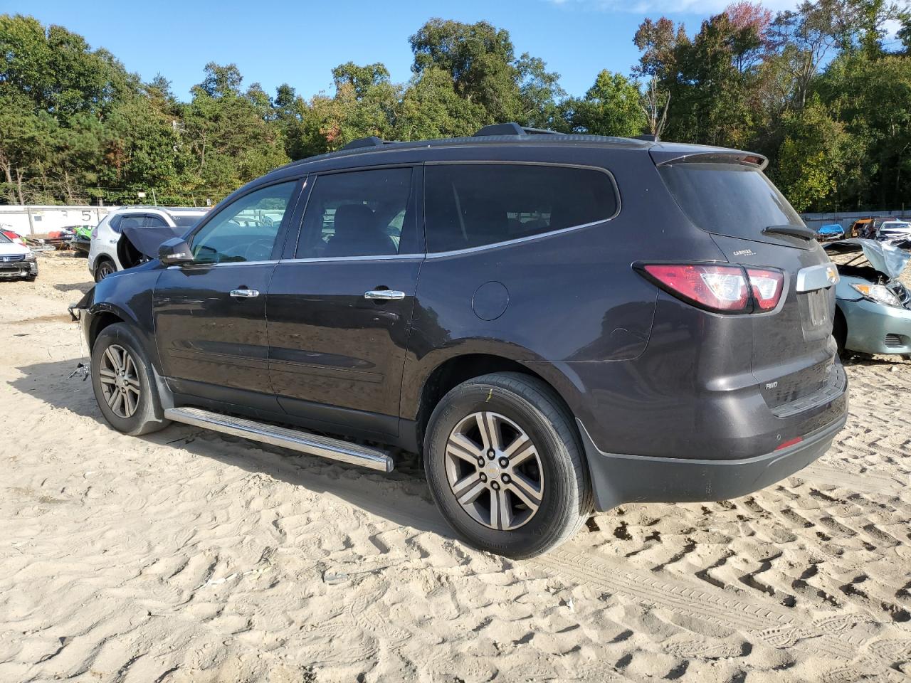 1GNKVHKD1GJ285795 2016 CHEVROLET TRAVERSE - Image 2